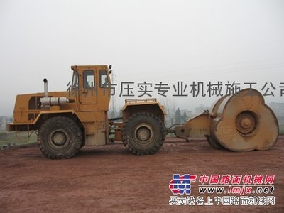 出租多錘頭破碎機水泥路面改造混凝土路面破碎